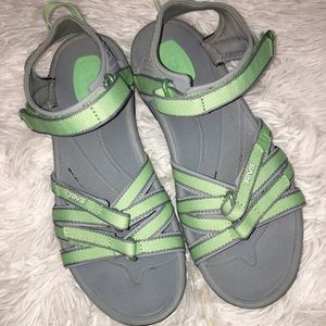 Teva Sandals Velcro closures, sz 9